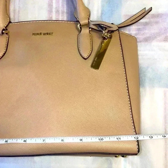 NINE WEST SHOULDER BAG PERFECT  CLEAN CONDITION. Has damage , described on video - Picture 2 of 8